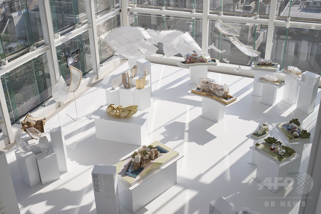 「フォンダシオン ルイ・ヴィトン 建築展」オープニングに著名人らが集結