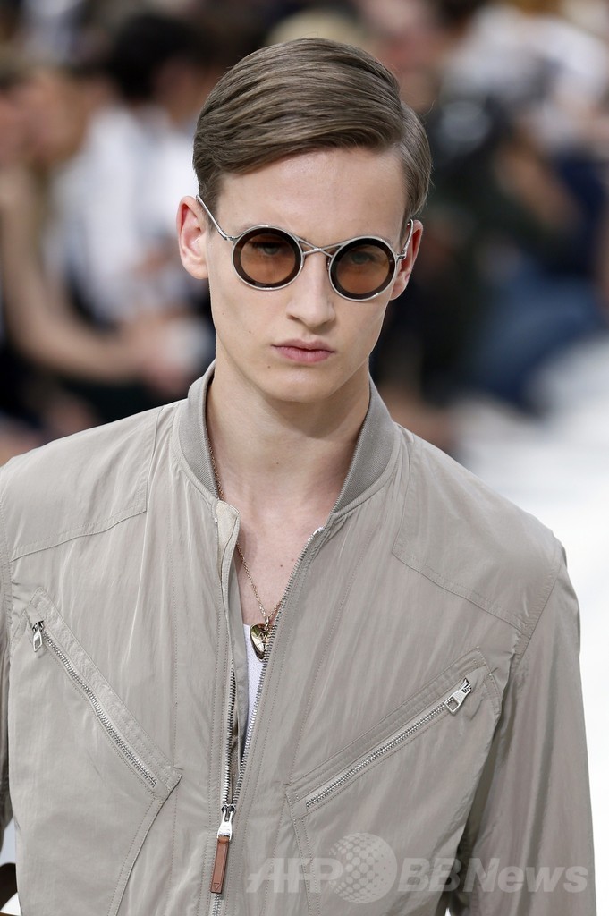 ビビッドカラーを差し色に、「ルイ・ヴィトン」15年春夏メンズ