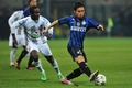 サッカー欧州チャンピオンズリーグ2011-12（UEFA Champions League 2011-12）は7日、グループリーグ第6節の試合が各地で行われ、CSKAモスクワ（CSKA Moscow）は2-1でインテル（Inter Milan）に勝利し、グループBの2位で決勝トーナメント進出を果たした。

CSKAモスクワのセイドゥ・ドゥンビア（Seydou Doumbia）をかわすインテルの長友佑都（Yuto Nagatomo、2011年12月7日撮影）。(c)AFP/GIUSEPPE CACACE
&lt;a href=&quot;http://www.afpbb.com/article/sports/soccer/champion-league/2844527/8175933&quot;&gt;&lt;b&gt;＜記事本文へ戻る＞&lt;/b&gt;&lt;/a&gt;