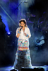 「ラテンアメリカ・ツアー（Latin American Tour）」を行っている歌手のグロリア・エステファン（Gloria Estefan）が10日、ウルグアイ・プンタデルエステ（Punta del Este）のコンラッドホテル（Conrad Hotel）でパフォーマンスを披露した（2009年4月10日撮影）。(c)AFP/MARIANA SUAREZ