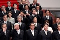 東京都内の首相官邸で、写真撮影に臨む石破茂新内閣の閣僚（2024年10月1日撮影）。(c)TORU HANAI / POOL / AFP