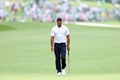 男子ゴルフのメジャー第1戦、第87回マスターズ・トーナメント初日。1番を歩くタイガー・ウッズ（2023年4月6日撮影）。(c)Andrew Redington/Getty Images/AFP