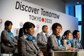 アルゼンチン・ブエノスアイレス（Buenos Aires）で行われた記者会見に臨む東京五輪招致委員会（Tokyo 2020 Bid Committee）の荒木田裕子（Yuko Arakida）理事（手前右）ら（2013年9月5日撮影）。(c)AFP/FABRICE COFFRINI
