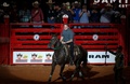 ブラジル・サンパウロ州バレトスのカウボーイフェスティバルで、馬に乗るジャイル・ボルソナロ大統領（2022年8月26日撮影）。(c)Miguel SCHINCARIOL / AFP