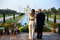 インド・アグラのタージマハルを訪れたドナルド・トランプ米大統領夫妻（2020年2月24日撮影）。(c)Mandel NGAN / AFP