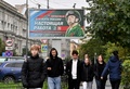 ロシア北西部サンクトペテルブルクに掲示された、軍人の画像に「ロシアに奉仕することが真の仕事」とのスローガンが添えられた看板（2022年9月29日撮影、資料写真）。(c)Olga MALTSEVA / AFP