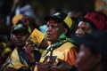 南アフリカのヨハネスブルク（Johannesburg）で、与党・アフリカ民族会議（ANC）の勝利を喜ぶ支持者たち（2014年5月10日撮影）。(c)AFP/GIANLUIGI GUERCIA