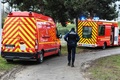 仏パリ南郊のビルジュイフで、男が通行人を刺した後に警官に射殺された事件を受け、現場の公園に出動した警官（2020年1月3日撮影）。(c)CHRISTOPHE ARCHAMBAULT / AFP