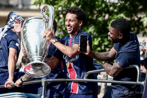 PSG、地元パリで優勝パレード 欧州CL初制覇祝う 写真15枚 国際ニュース