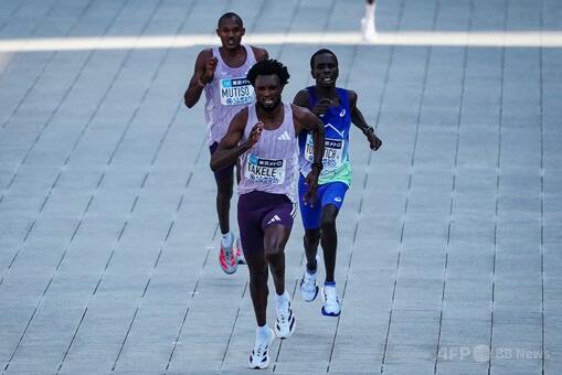 タケレが男子の部連覇、女子はコスゲイ制す 東京マラソン 写真10枚
