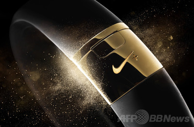 Nike+ FuelBand SE」ゴールドエディション、6日発売 写真6枚