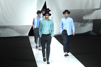 サマーカラーで爽やか、「ジョルジオ アルマーニ」19年春夏メンズ