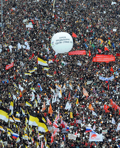 モスクワで過去最大規模の抗議デモ、主催者側は「12万人」と発表