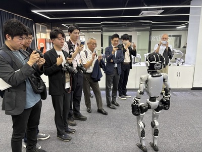 日本主要メディアの記者 中国杭州でロボットメーカーなどハイテク企業を取材