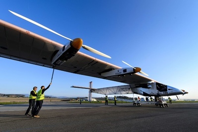 次世代ソーラー飛行機、初の屋外テスト スイス