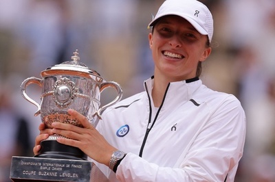 シフィオンテクが3度目の全仏V ムホバとの熱戦制し連覇 