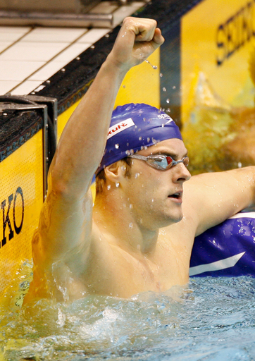 タンコック 男子100メートル背泳ぎを制す