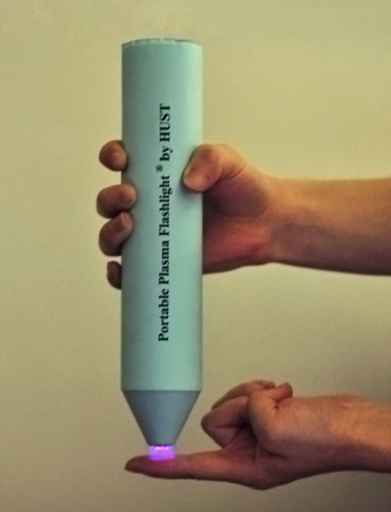 バクテリアを瞬時に殺菌、携帯ライトを豪中研究チームが開発