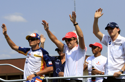 ハンガリーGP決勝を控えドライバーズパレードが開催される