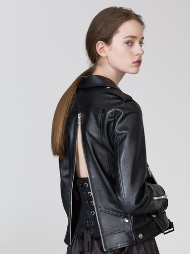 「コスチュームナショナル」日本人デザイナー2名を迎え、本格リローンチ