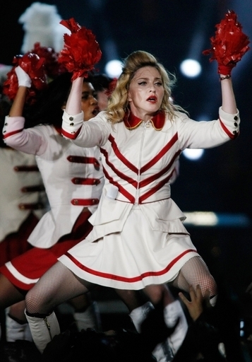 マドンナさん、露「プッシー・ライオット」の釈放求める