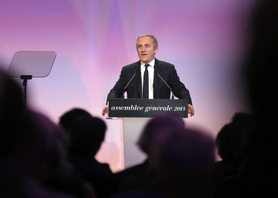 ケリング上半期、事業廃止で減益 ラグジュアリー部門は増益