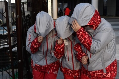 平昌五輪会場で強風、観客ら16人負傷 テントなど飛ばされる