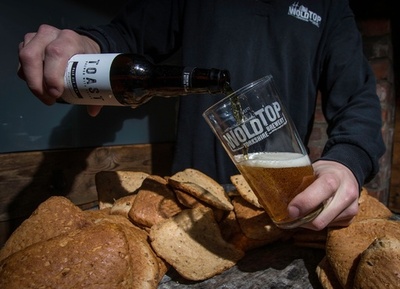 廃棄パンからビールを製造、英国の食品リサイクル