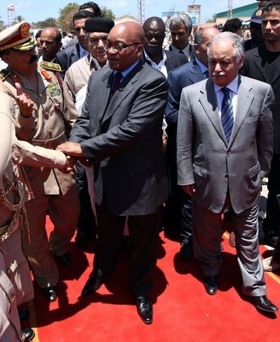 カダフィ大佐、南ア大統領と会談 AU停戦案受け入れ姿勢示す