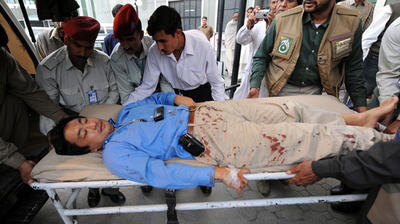 パキスタン北西部、日本人記者ら銃撃うけ負傷