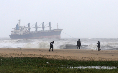 インド南部、サイクロン「ターニ」で33人死亡