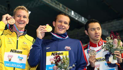 ＜第12回世界水泳選手権＞競泳、男子100メートル平泳ぎの表彰式に臨むハンセン - オーストラリア