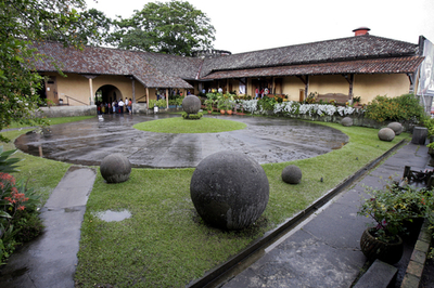 コロンブス到来以前から存在する？謎の球体の石