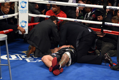 脳出血で4月に引退の英ボクサー、再びリングに上がるも即入院