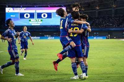 サッカー日本が4強 敗れた北朝鮮は審判に詰め寄る アジア大会