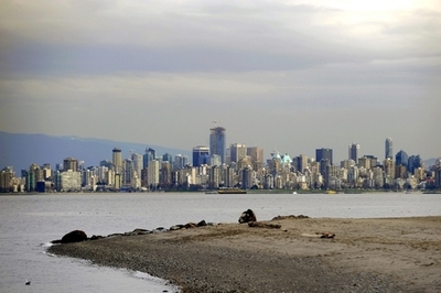 バンクーバー近郊に漂着する片足の謎、7本目見つかる