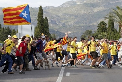 カタルーニャの独立機運をたきつける経済的不満、スペイン
