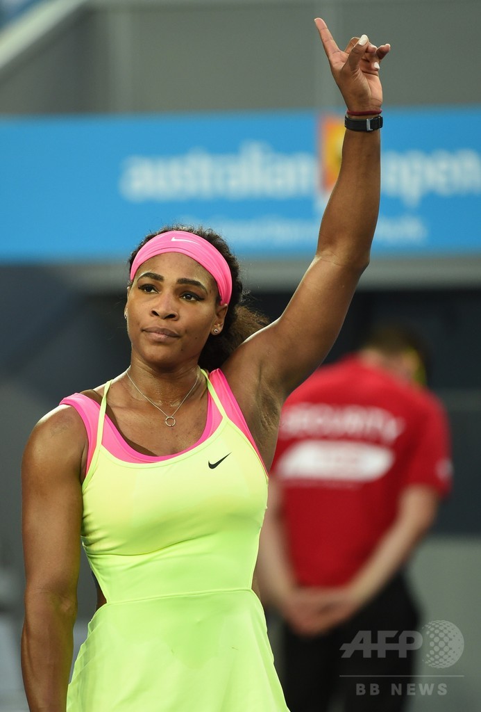 セレーナの大胆なウエア、女子選手から好評を博す