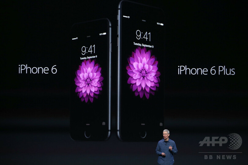 アップル、スマートウオッチと大画面iPhoneを発表