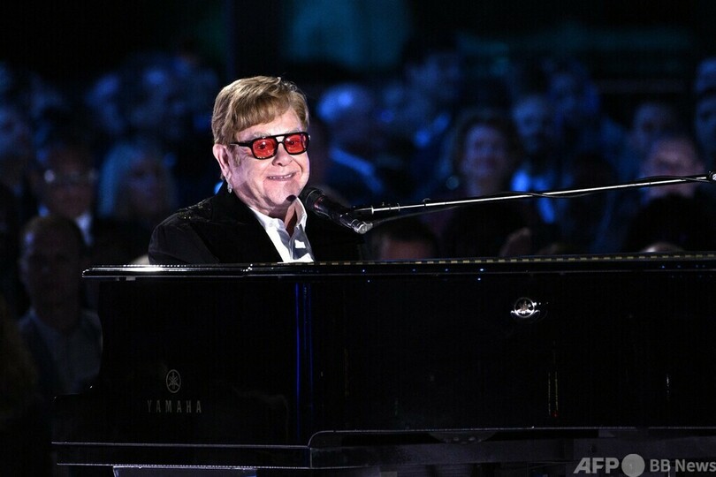 エルトン・ジョンさん、ホワイトハウスで歌 バイデン氏が招待