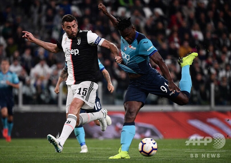 ホーム最終戦のユベントス、ファンが指揮官とバルツァッリに別れ