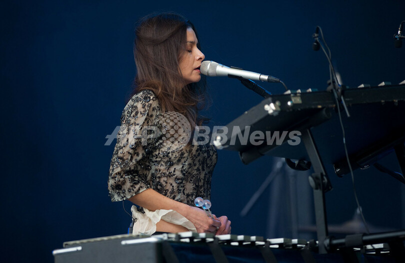 英野外フェス「ビッグ・チル」大盛況、集団ヌード撮影も