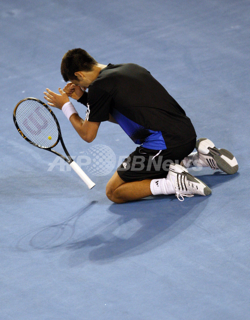 ジョコビッチ フェデラーを降し自身初の全豪決勝進出
