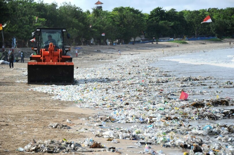 楽園 バリ島のプラスチックごみ問題 水中映像で浮き彫りに 写真1枚 国際ニュース Afpbb News