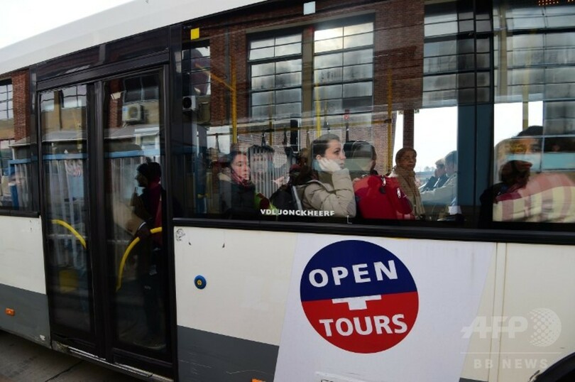 ベルギー国際空港で2度の爆発、死者14人 負傷者90人以上