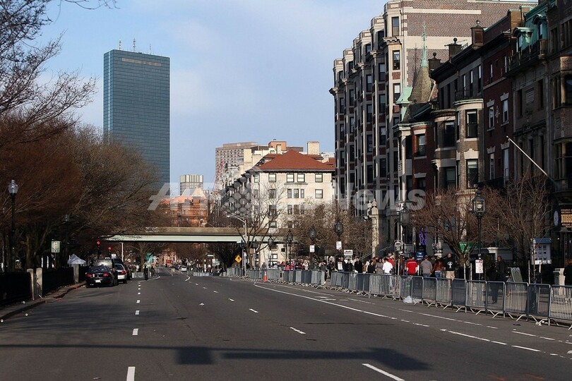 ボストン・マラソンで複数の爆発、3人死亡 100人超負傷