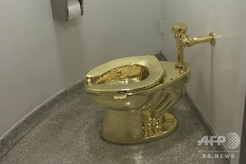 「黄金の便器」、展示中の英宮殿から盗まれる 配管壊され水浸しに