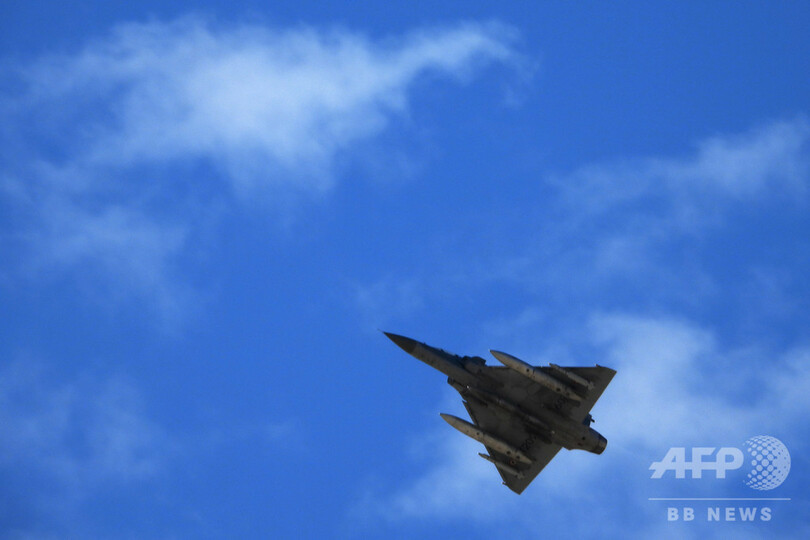 インド、中印係争地上空で戦闘機「ラファール」 飛行 