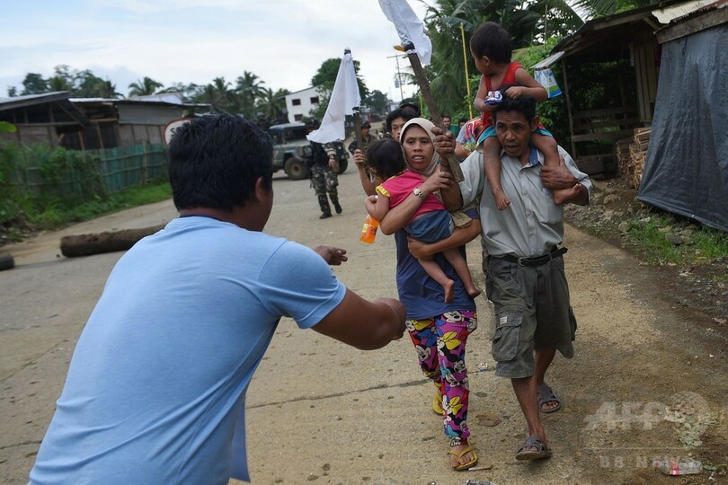 イスラム武装勢力狙って誤爆 比軍兵士11人死亡