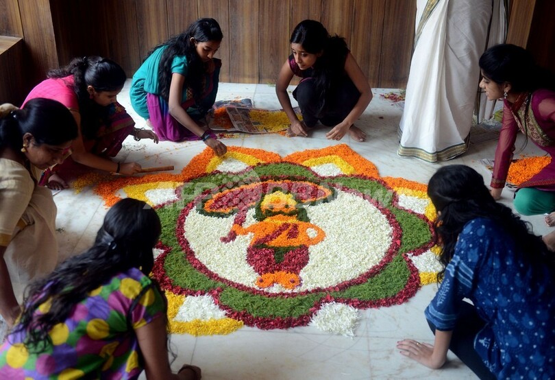 花飾りが街中を彩る、インドの収穫祭「オナム」